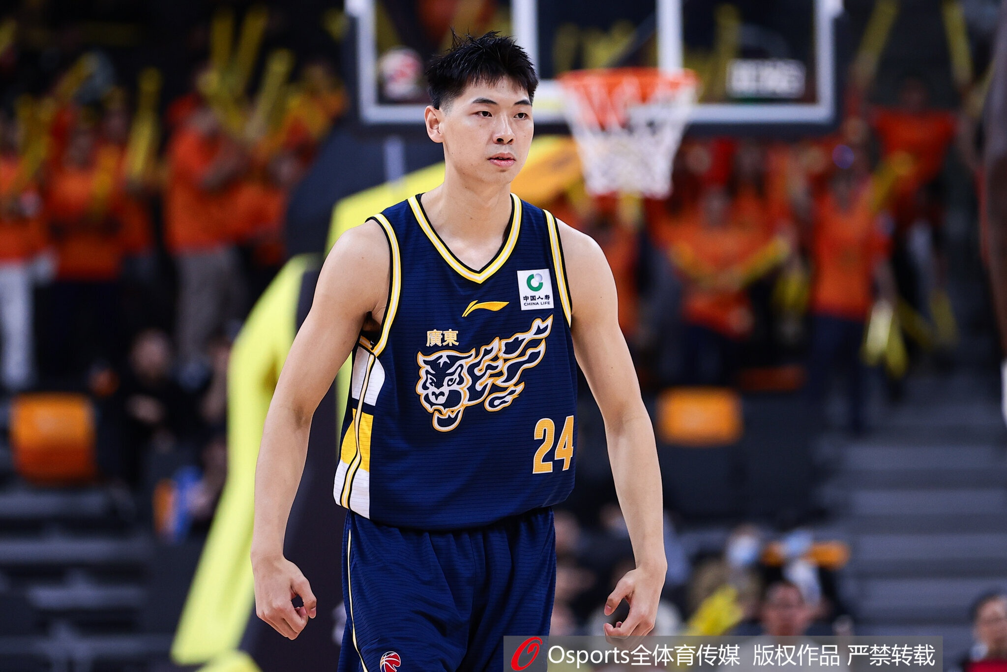 关键飞天大血帽！崔永熙替补出战17分钟拿到4分3板2帽 正负值+8