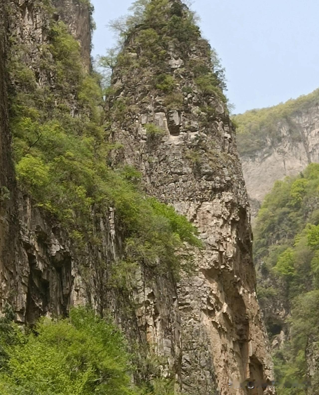 煎熬
不被偏心父母重视的孩子，最大的煎熬，不是父母把他的家业全部分给了其兄弟姐妹