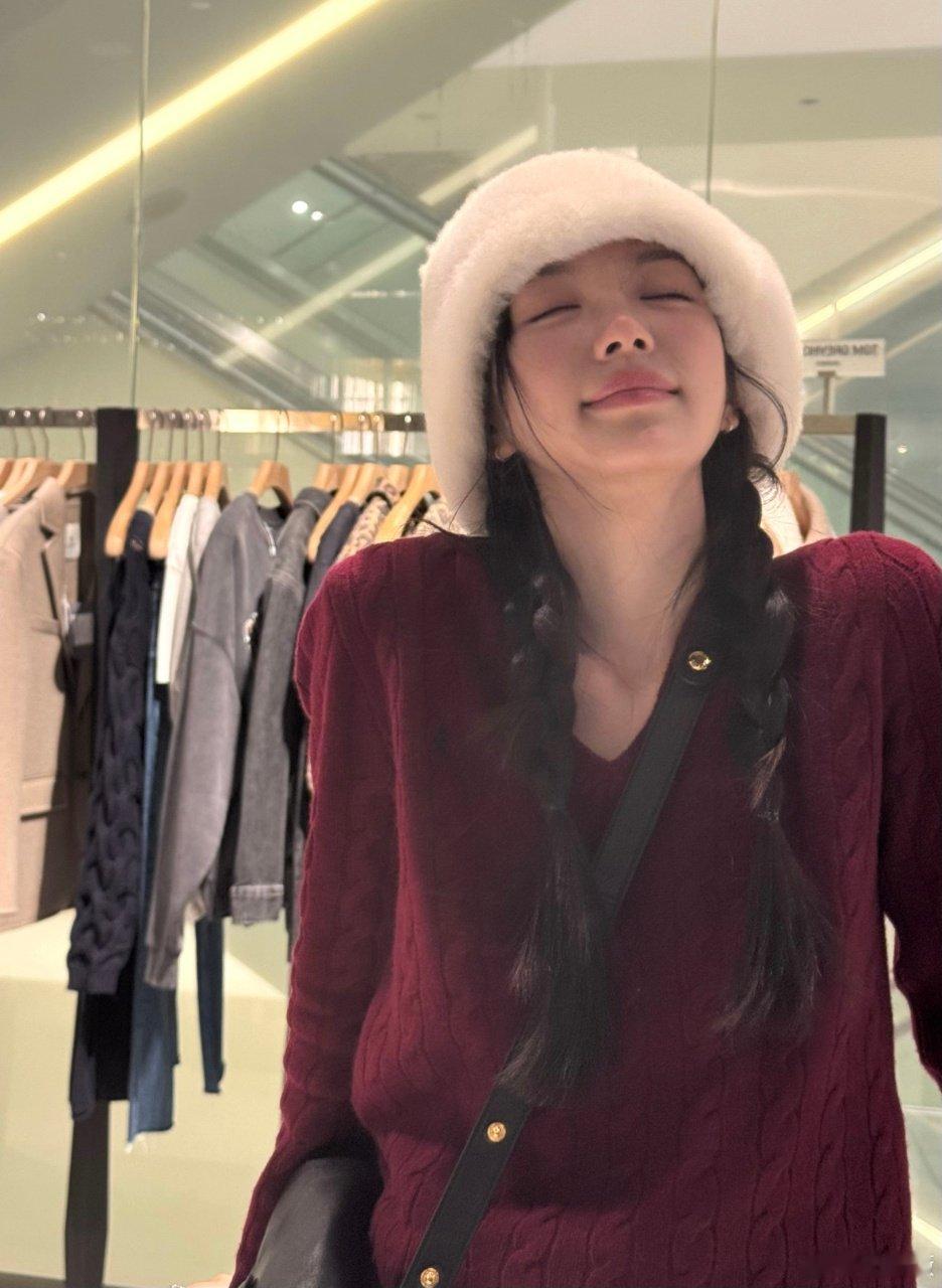 田曦薇在韩国每一顿都吃到发晕 ！ 