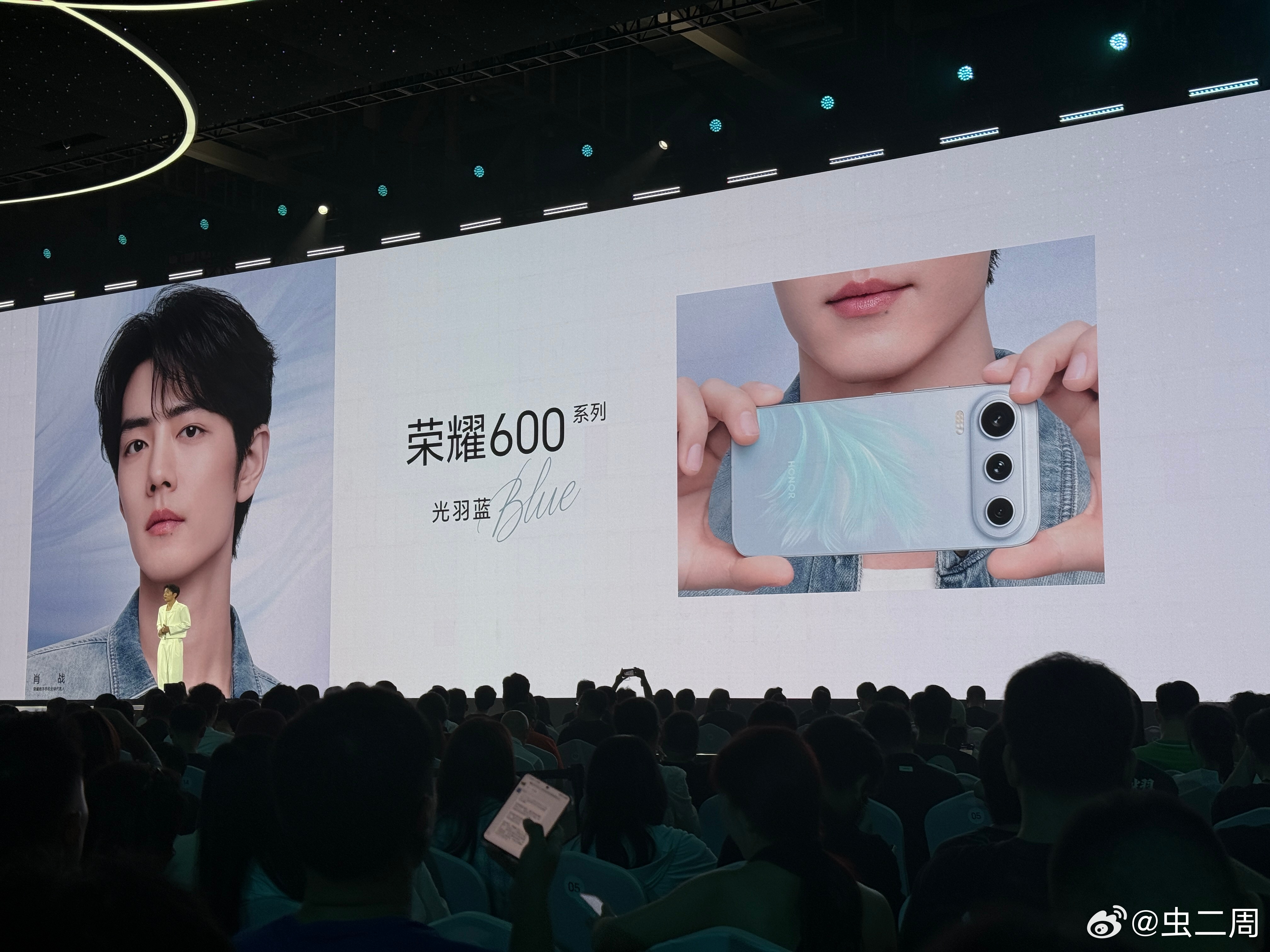 荣耀600的颜值还是蛮高的，四款新配色分别是幸运星、青苹果、光羽蓝、曜石黑。同时