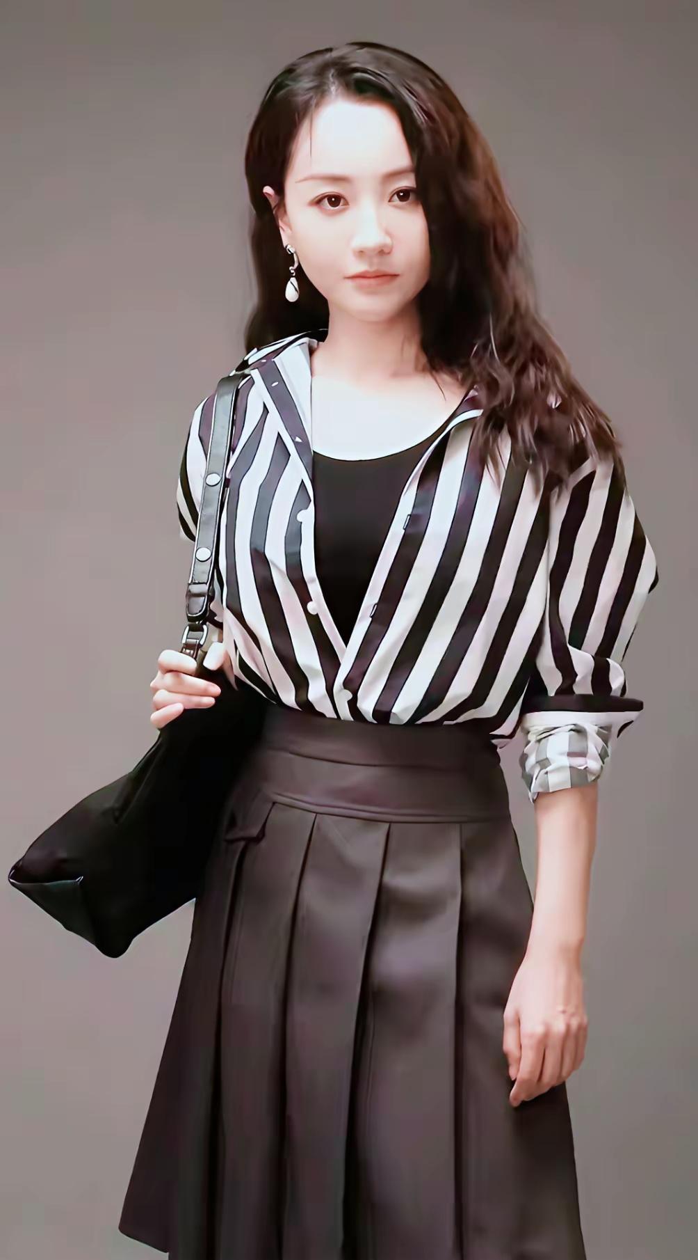 杨蓉“幸福肥”状态绝佳！皮肤白到发光，网友：被岁月优待的女人