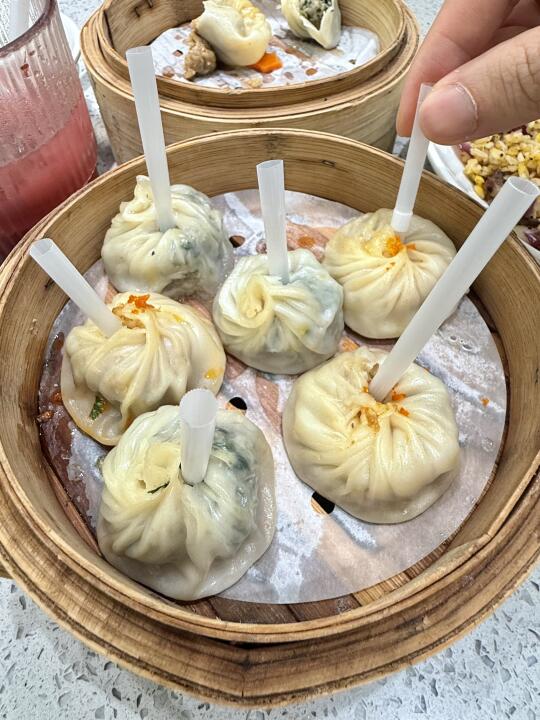 原来深圳真的有！！这口蟹粉汤包太绝了！！
