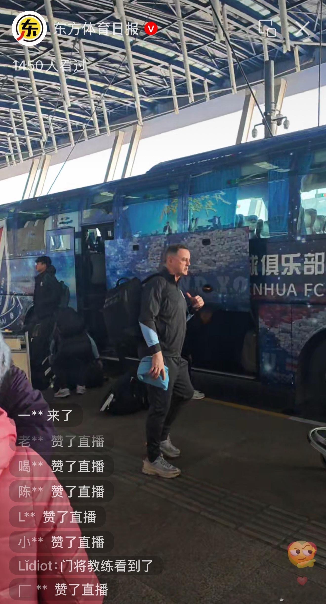 虽然还没有官宣，但申花新的门将教练托尼·罗伯茨（Tony Roberts）已经在