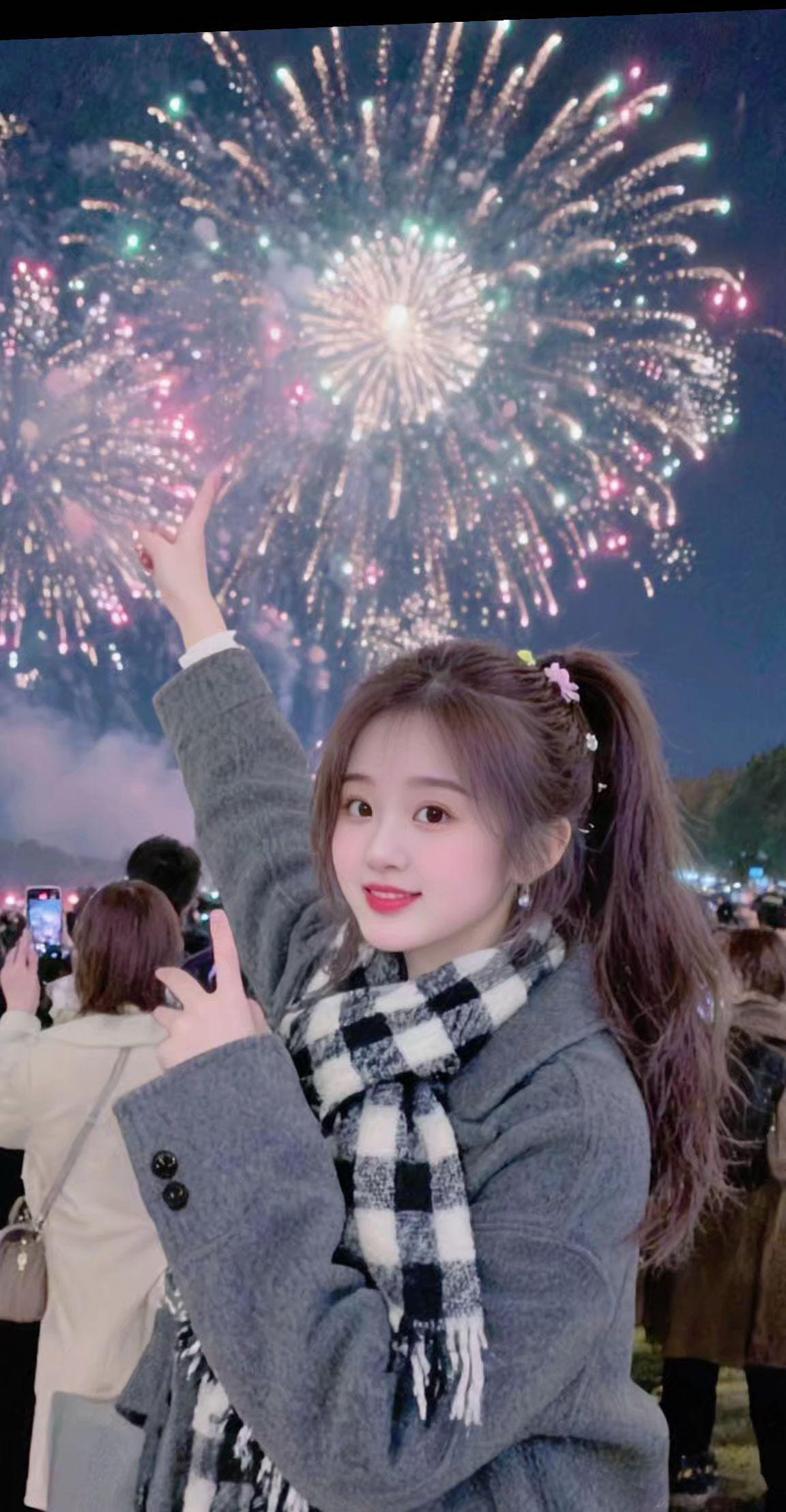 抖音玩法合伙人计划 烟花再美只是瞬间 看烟花许愿 小姐姐