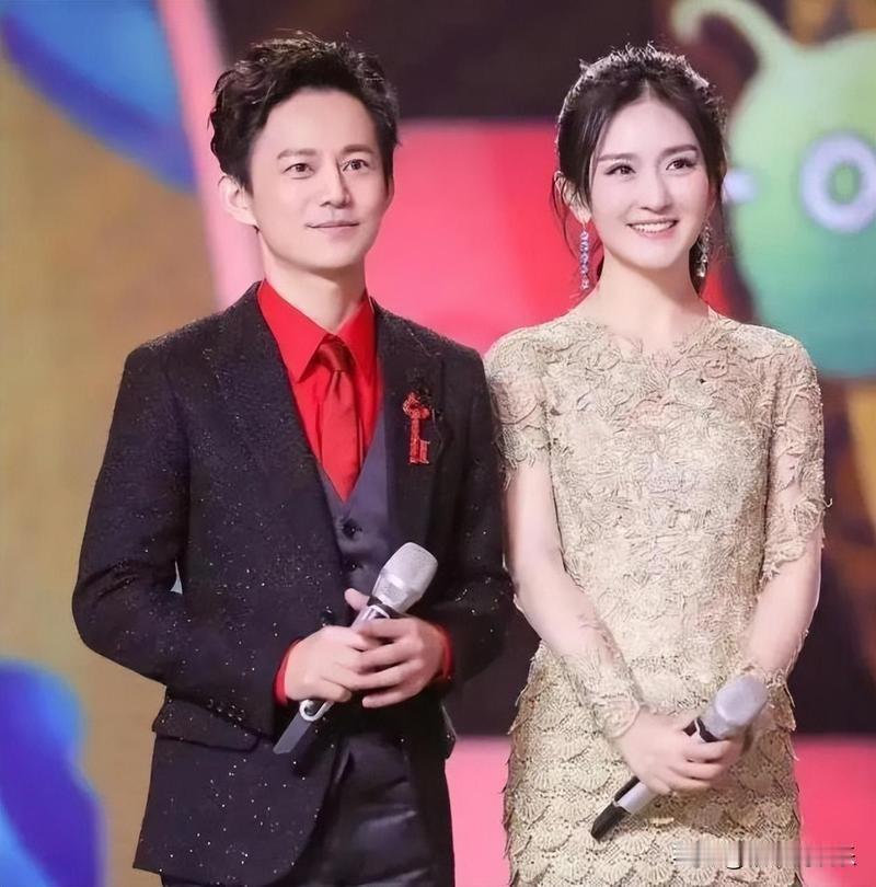 谢娜何炅27年挚友情 ，神仙友谊太戳心。
谢娜是中国内地女主持人、歌手、演员。何
