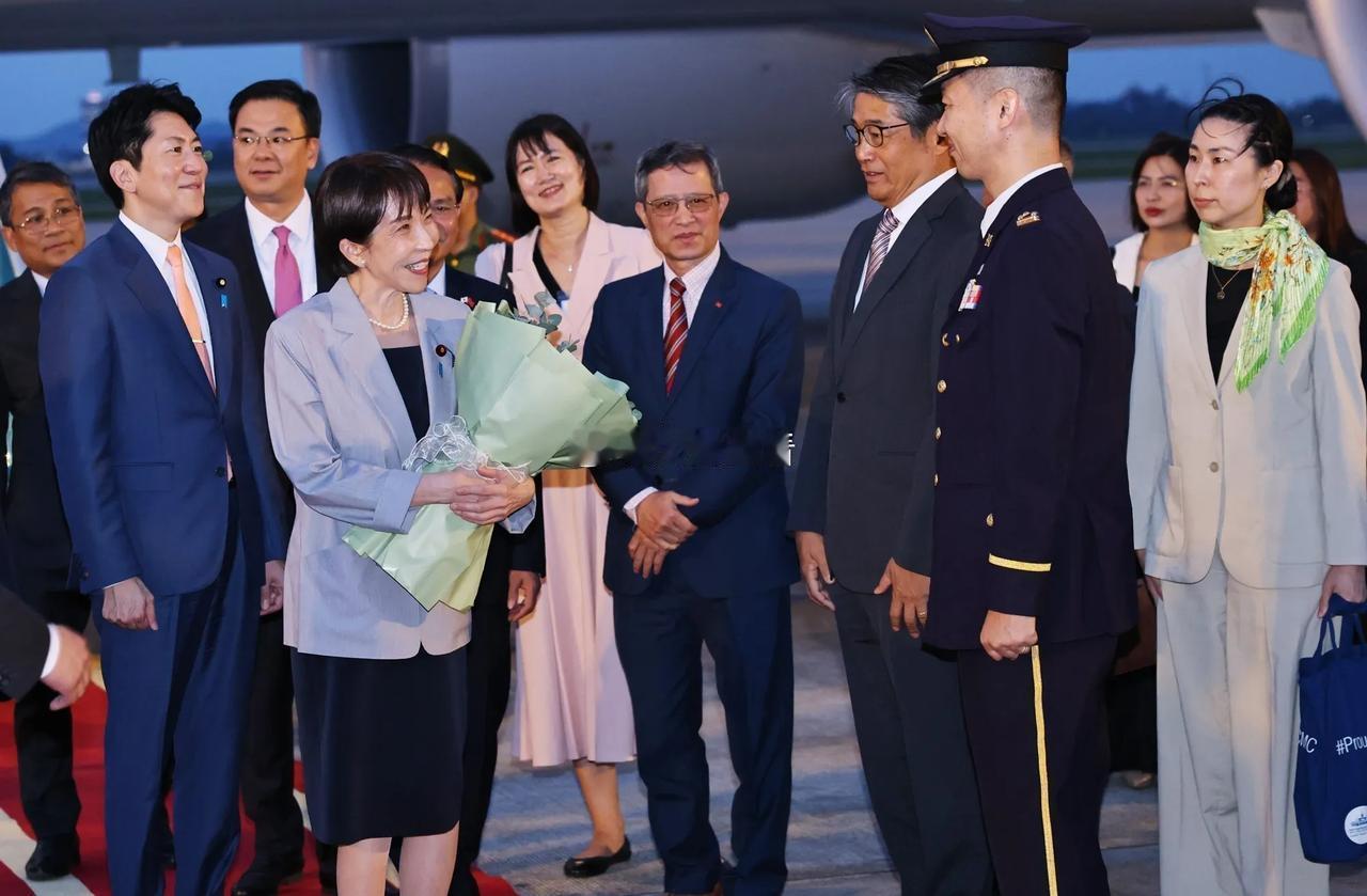 日本“双线外交”狂卖武器，军国主义借尸还魂？
 
这个春天，日本内阁外交动作频频