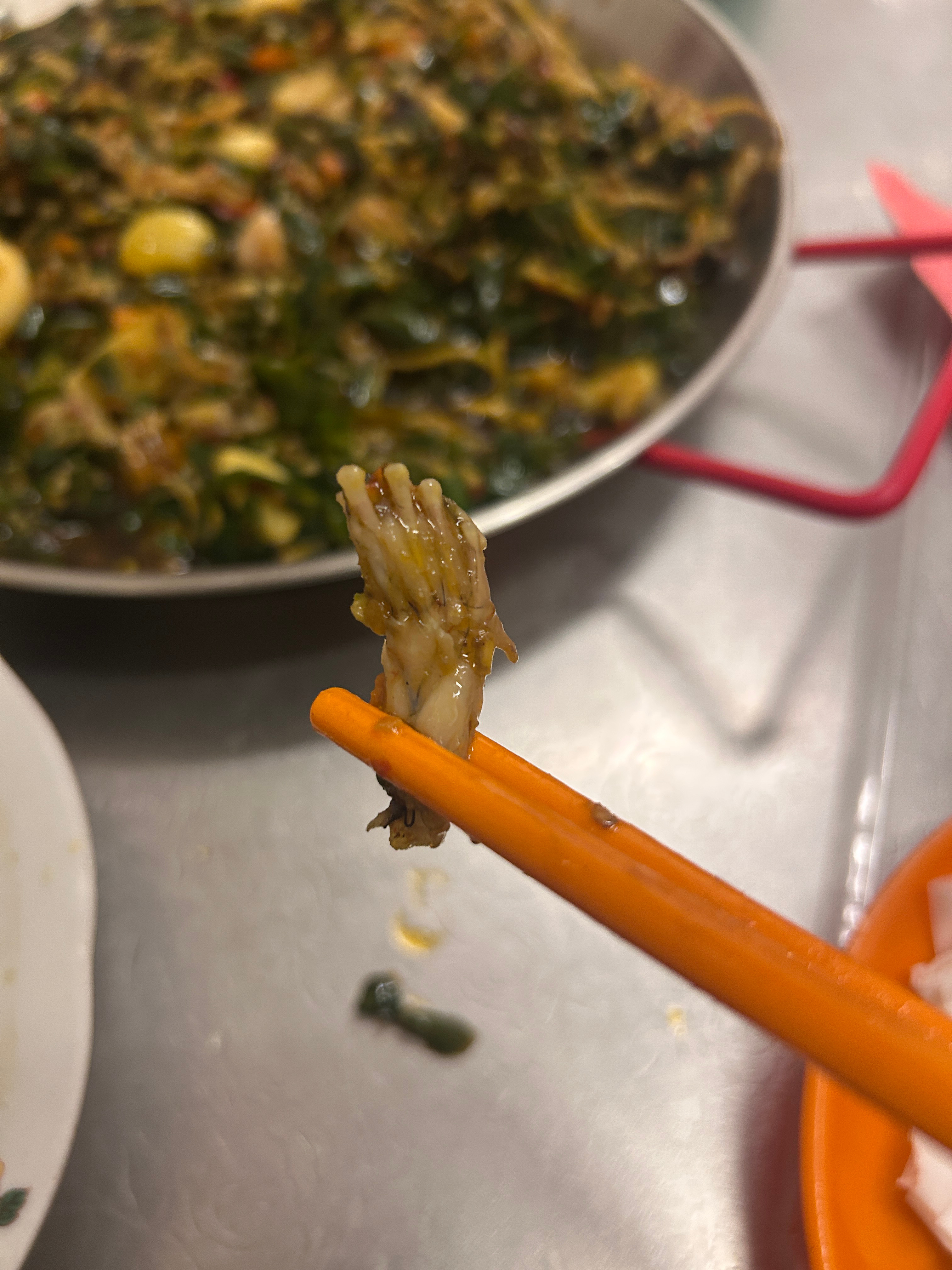 漏出蛙脚 