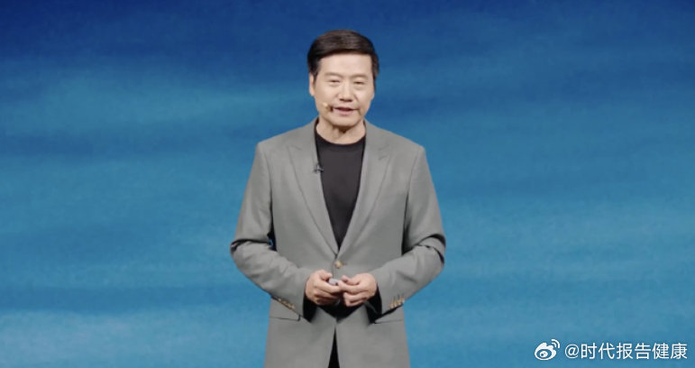 【雷军讲真心话】雷军说青春无悔梦想值得 7月30日晚间，主持小米澎程技术发布会。