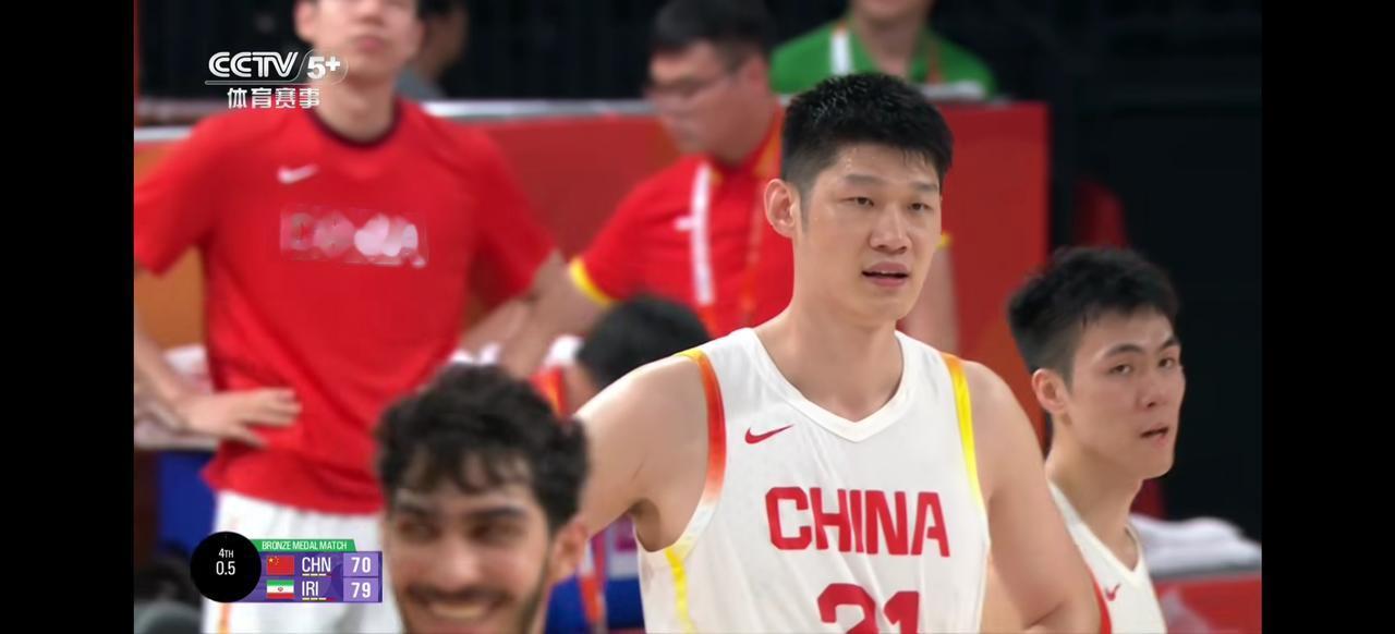胡明轩、胡金秋两大主力低迷，反得4分，中国男篮又输了。
北京时间9月20日，名古