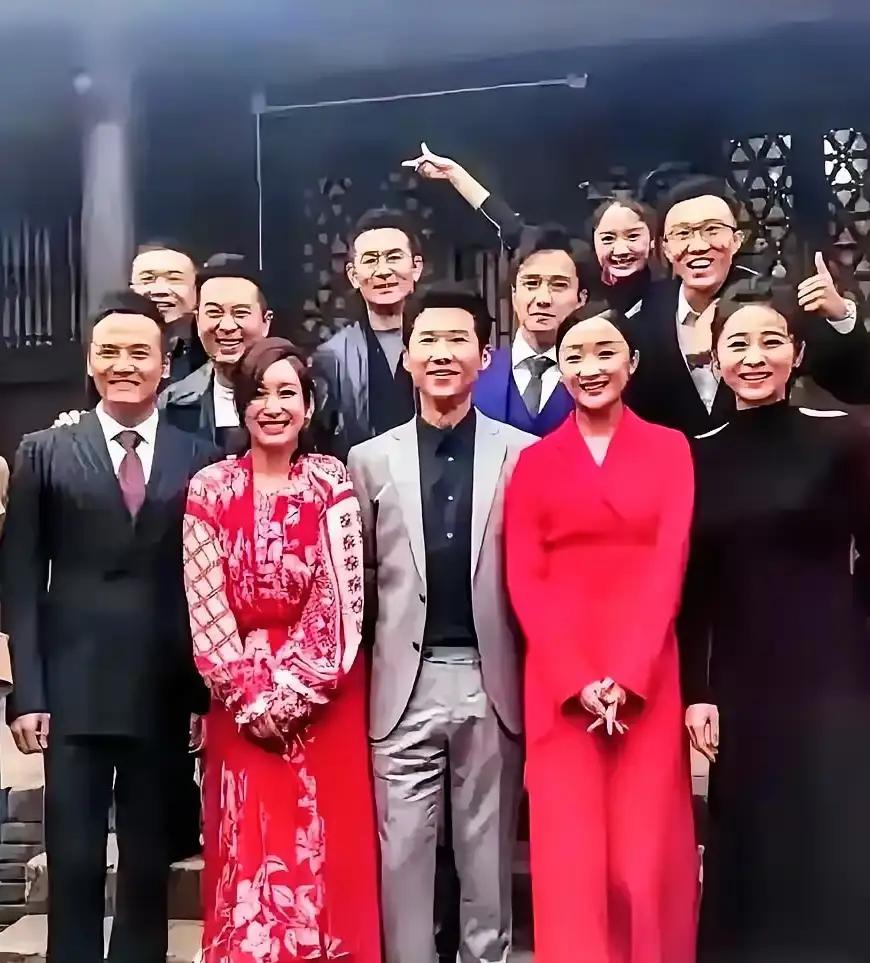 只认出了张嘉译，他笑的那么灿烂。高手辨别字