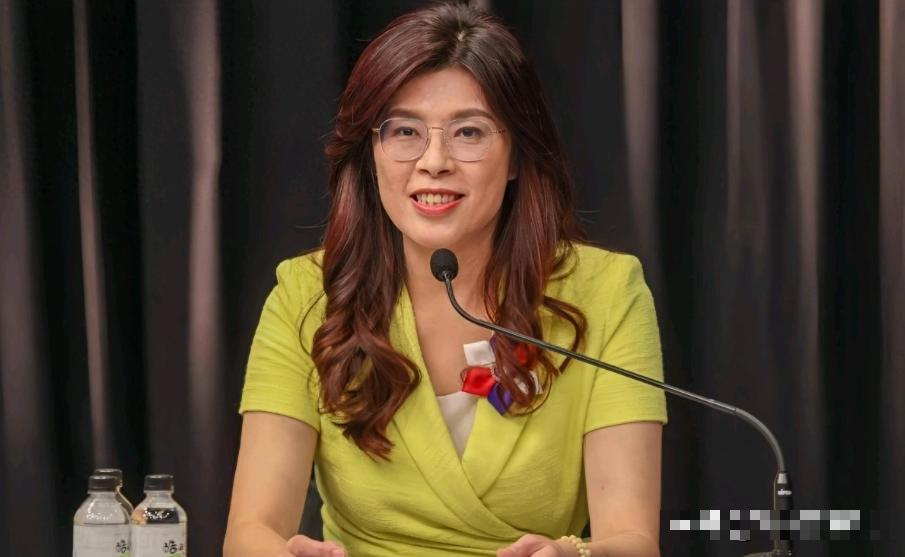 郑丽文这一招太高了！民进党当局有意阻扰郑丽文访问中国大陆，结果郑丽文反将一军称，