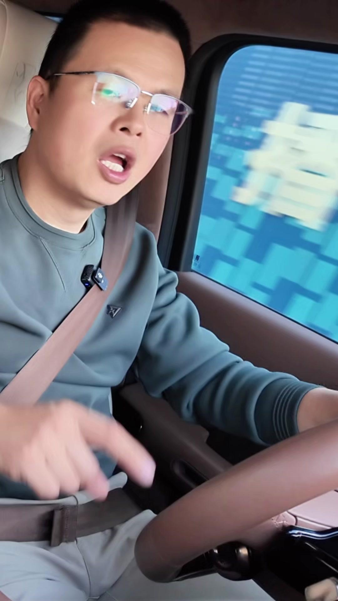 蹲个车位喷logo的快乐谁懂啊！无锡仰望又上门搞事情了，这次是应我在群里的要求，