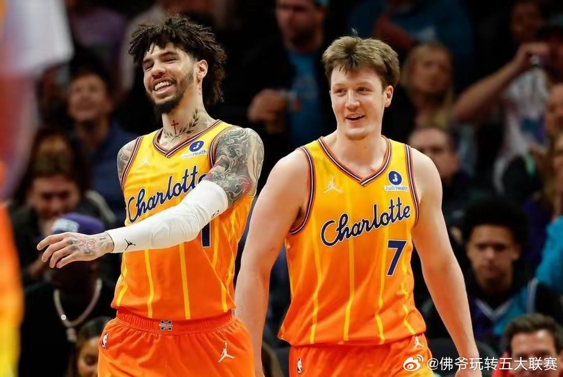 本赛季截止目前，黄蜂成为联盟三分球第一大队，队中的两个后场球员鲍尔和新秀克努佩尔