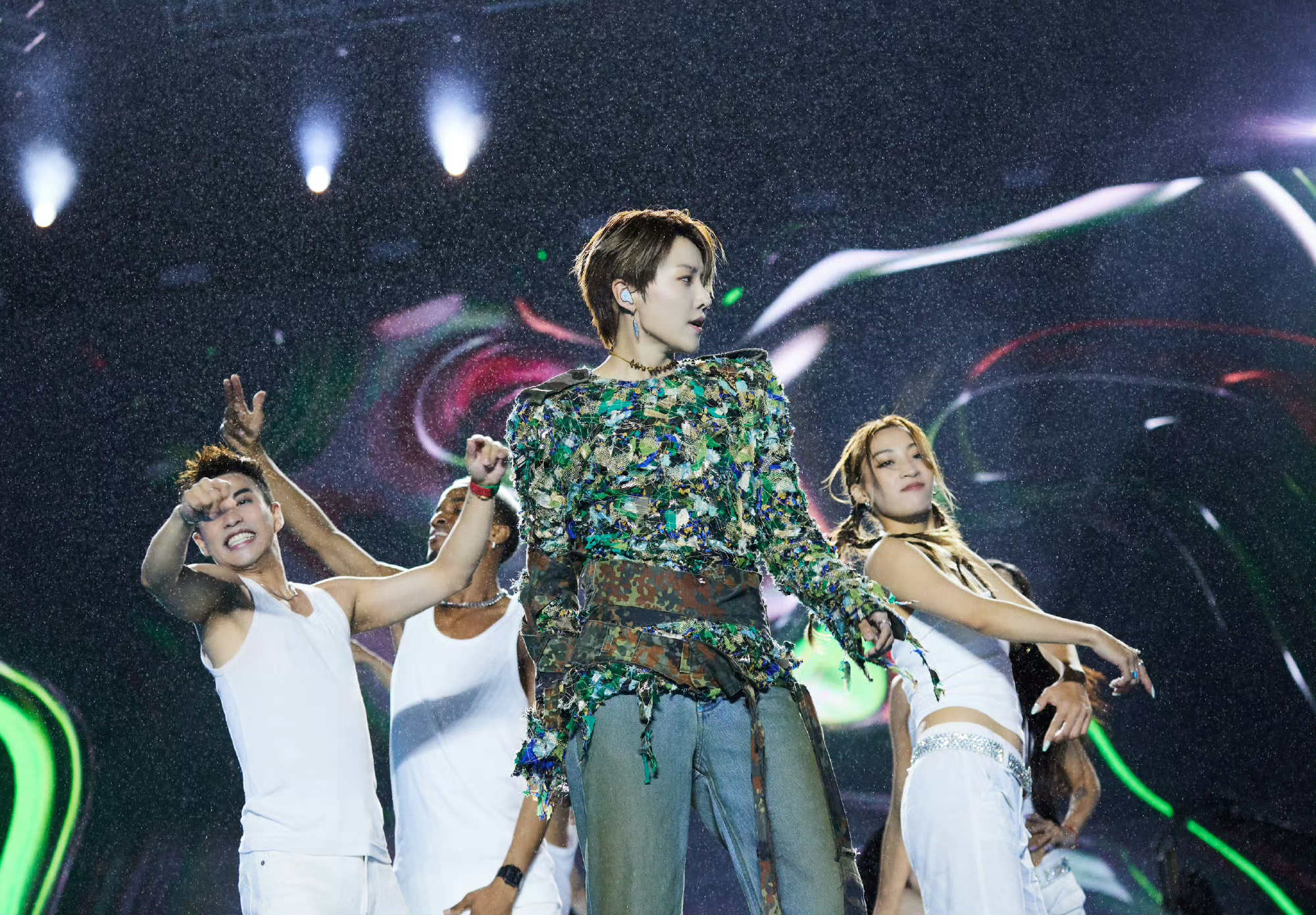 #刘雨昕作画为高考生加油# 刘雨昕作画为高考生加油啦，祝大家金榜题名！ ​​​