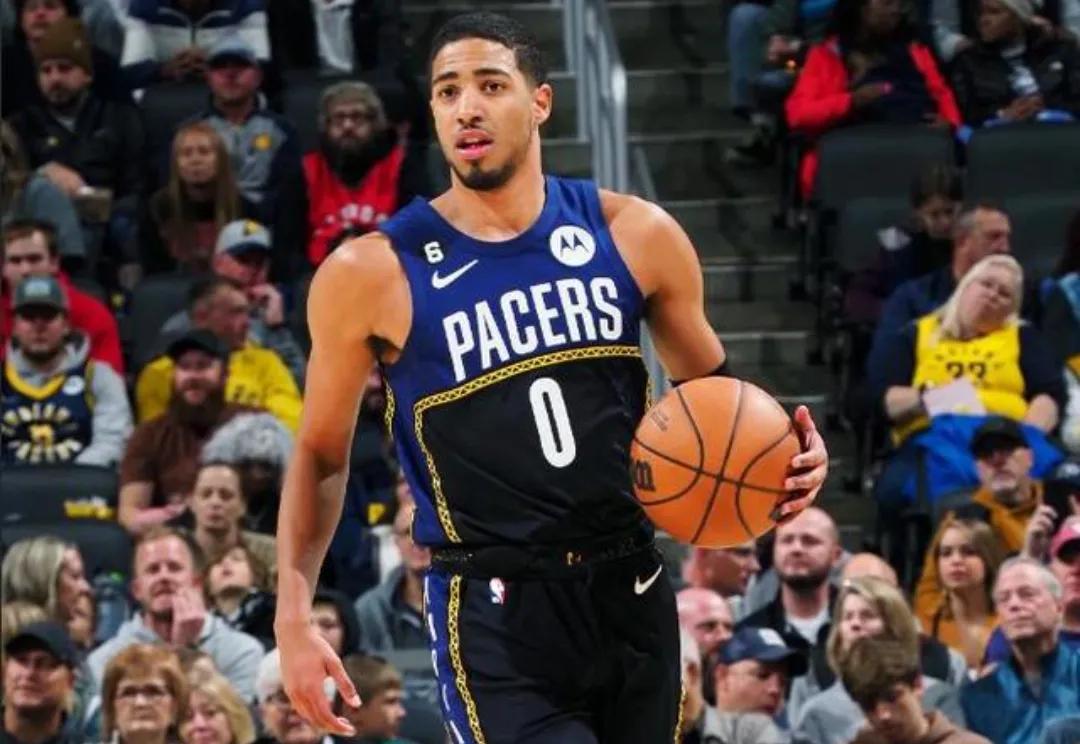 NBA今日最佳阵容——双塔战术
掘金崛起，中锋称王，双塔战术，禁区称雄。
控卫：