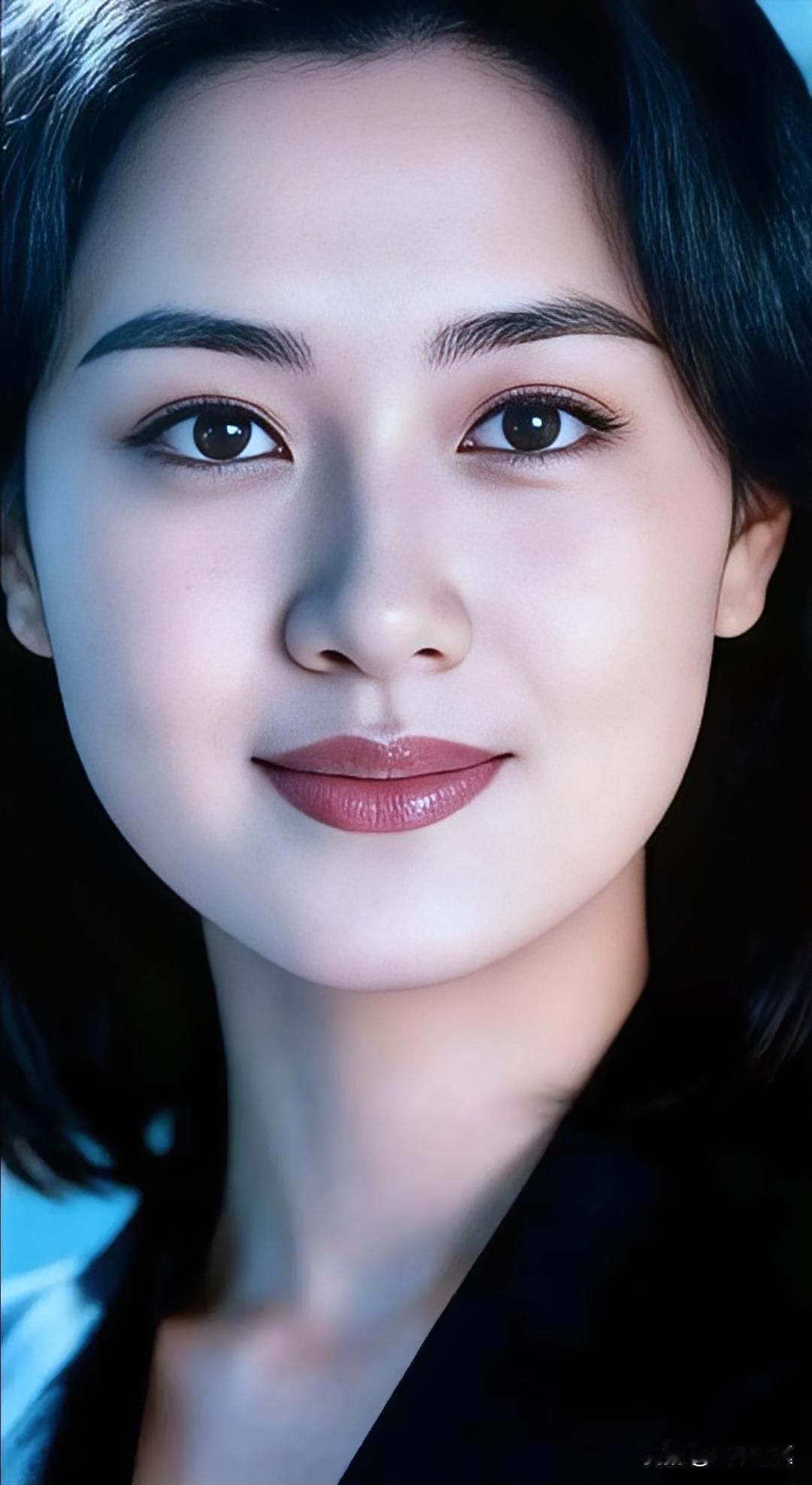 温柔甜美的微笑，散发着自信与魅力！😊✨