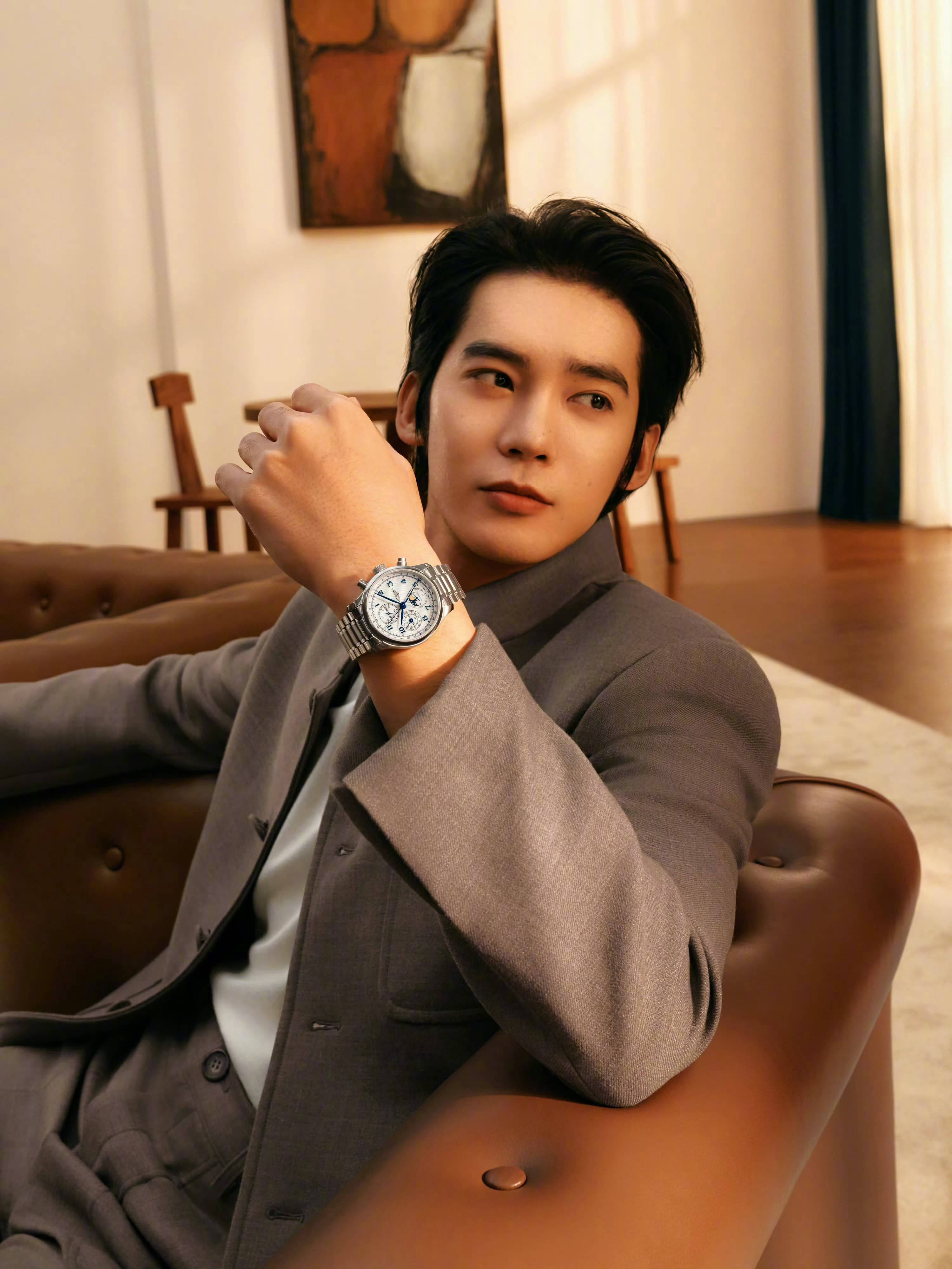 于适 in LONGINES 📸⌚️ 优雅形象大使的单人大片，新中式套装搭配名