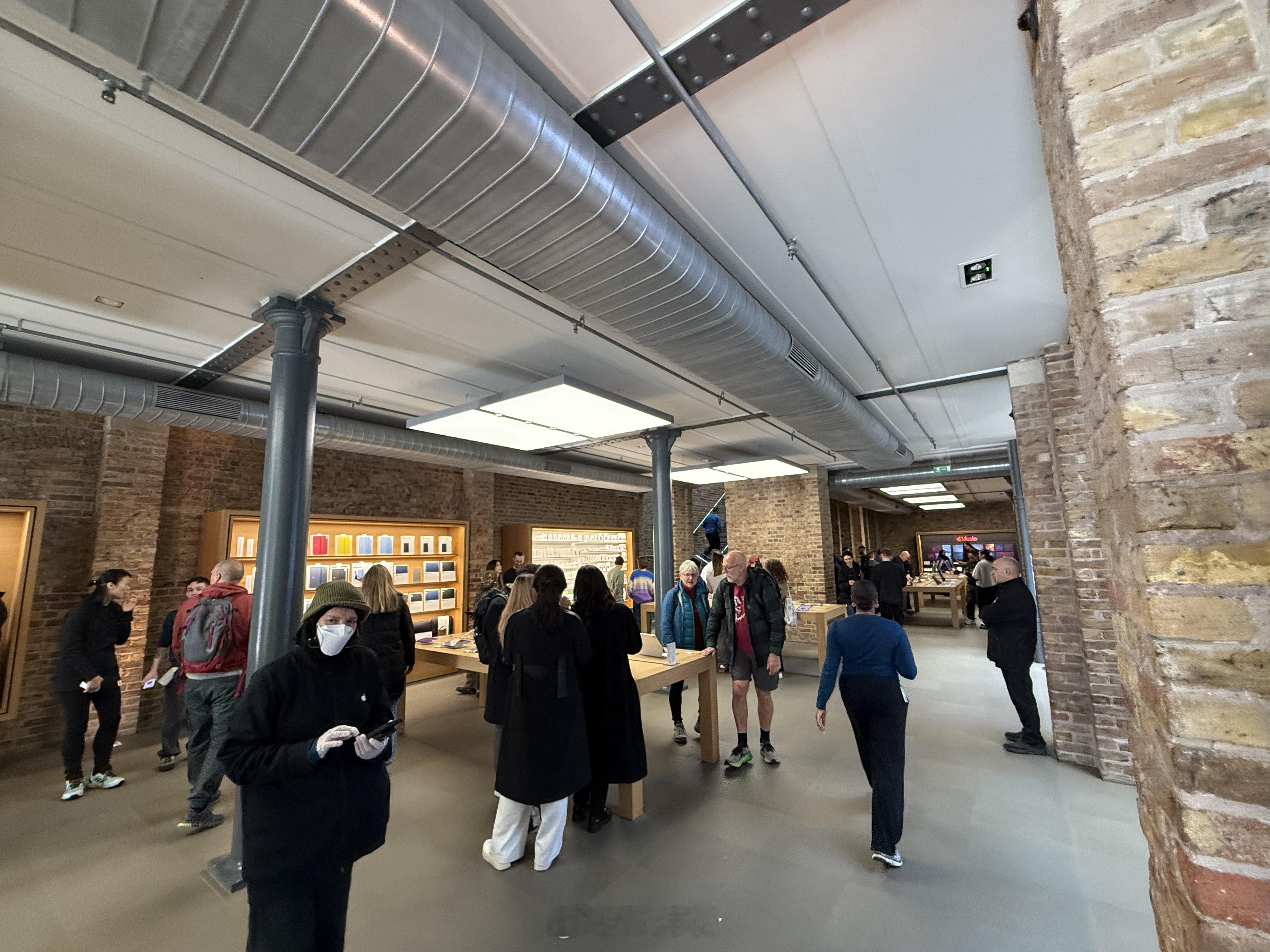 打卡Apple Covent Garden，这样的建筑设计风格，你觉得怎么样？ 