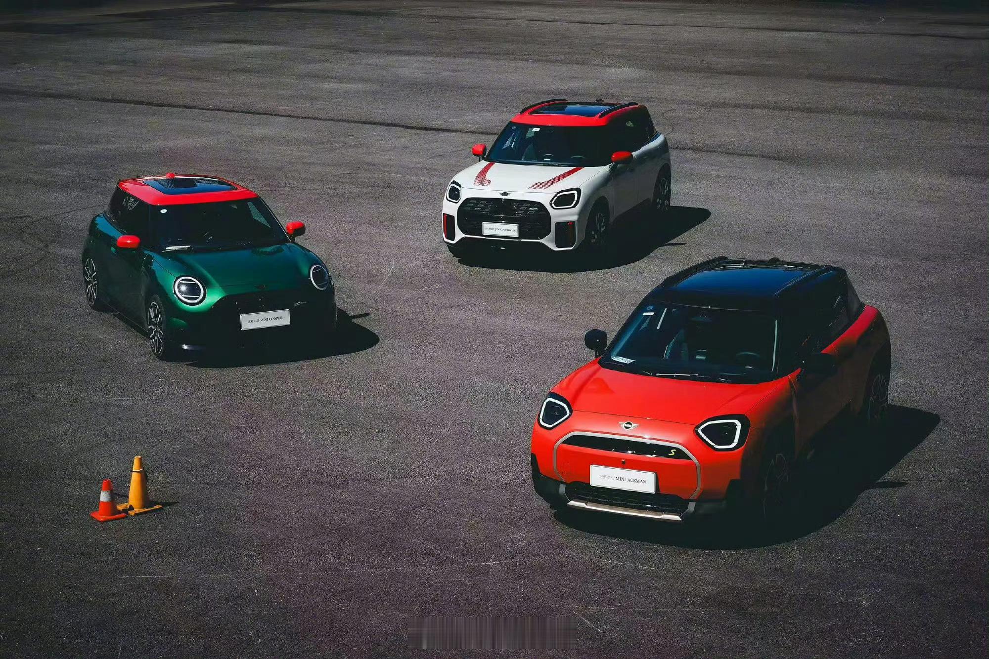 #纯电MINI官宣调价# 10月18日，MINI官方宣布，电动MINI Coop