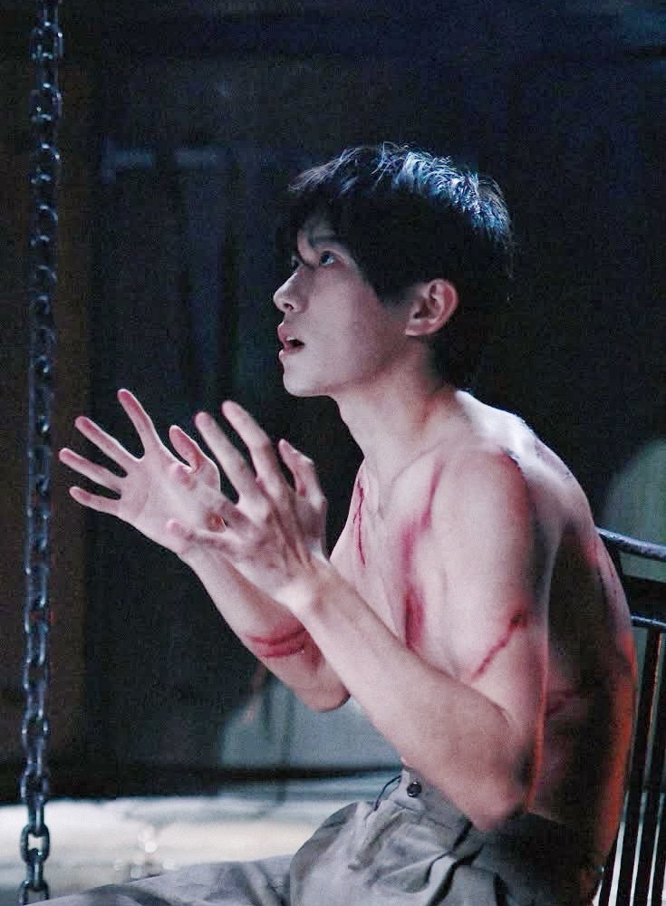 易烊千玺 造型易烊千玺好帅，越素越帅 