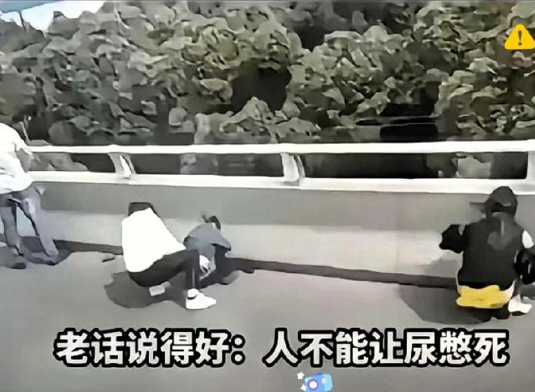 憋尿憋进医院？国庆高速上，女性们的“方便”之事一点也不方便
谁能想到，一趟开开心