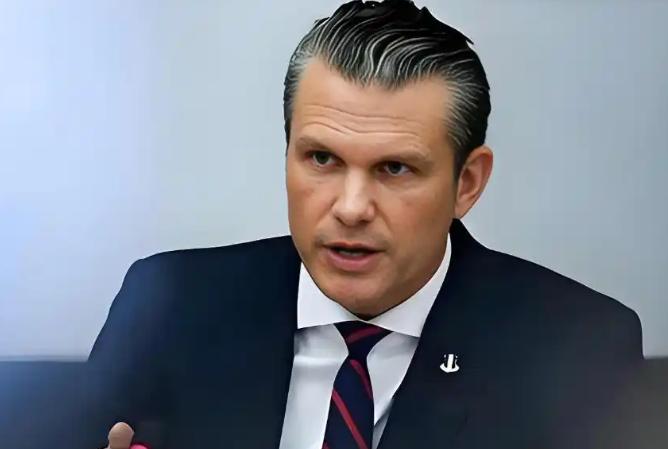 美国防长赫格塞思在国防论坛称：“我们不是要掐死中国，也不想羞辱中国，我们想让北京