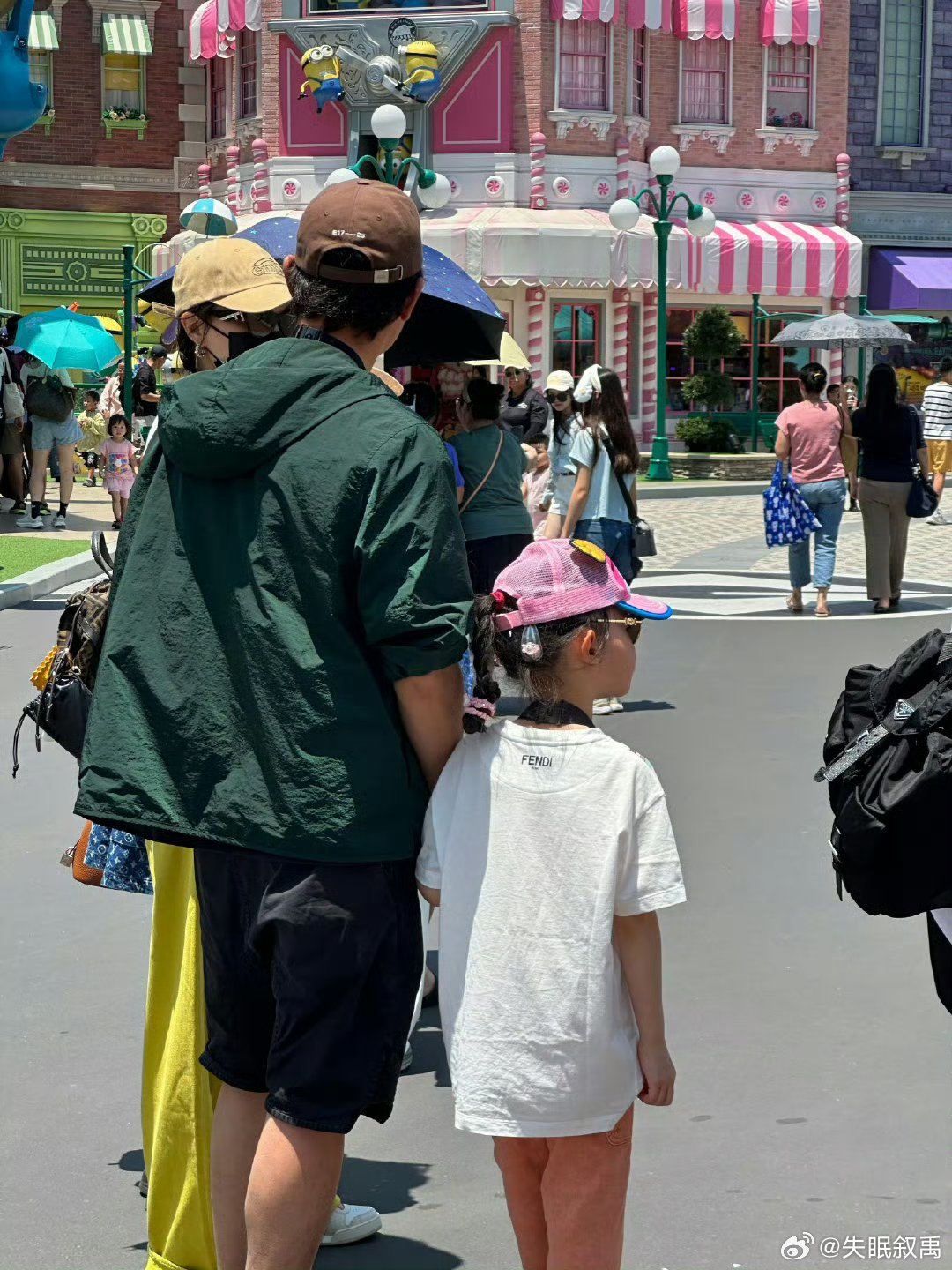 新加坡偶遇唐嫣罗晋一家三口这才是真正的“低调幸福” 