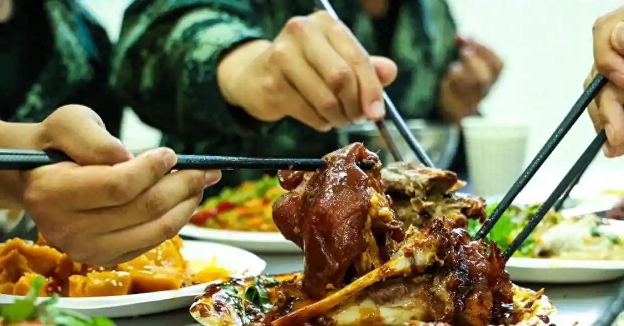 11元管饱又营养！解放军伙食的“性价比密码”太硬核。谁能想到，现在11元在四线城