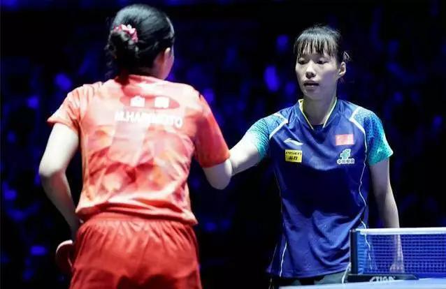 2-4，完败给张本美和，石洵瑶无缘女单四强。刚刚结束的2026年WTT重庆冠军赛