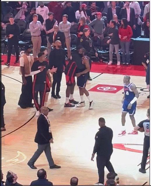 哈登和卡佩拉赛后久久拥抱！快船vs火箭