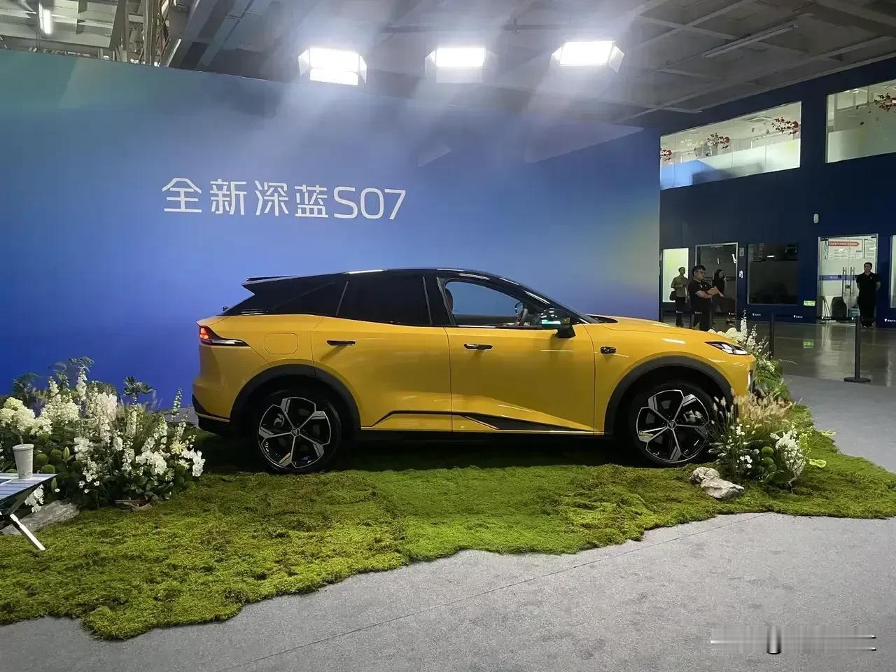 电车1年电费1000元
油车1年油费10000元
电车5年换电池免费
油车5年换