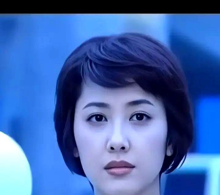 以前一提中年女演员，弹幕全是“老”“垮”“别装嫩”。现在？弹幕直接刷“姐姐杀我”