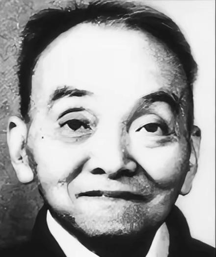 1949年，上海死牢里，少将范纪曼快被枪毙，他找借口上厕所，掏出藏好的木板搭墙，