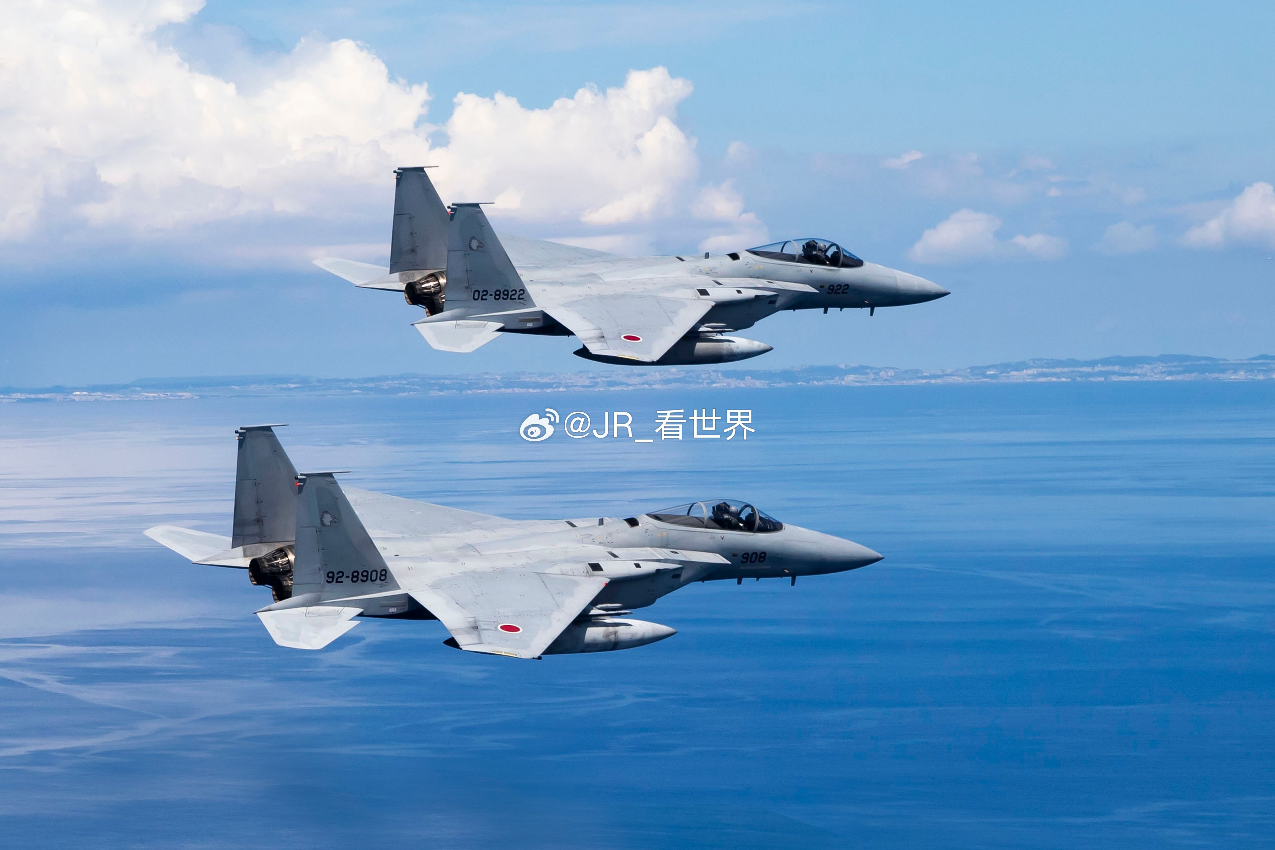 本质是借“中国威胁论”推进军事松绑与军备扩张，根本就不考虑和平了，照这么走下去，