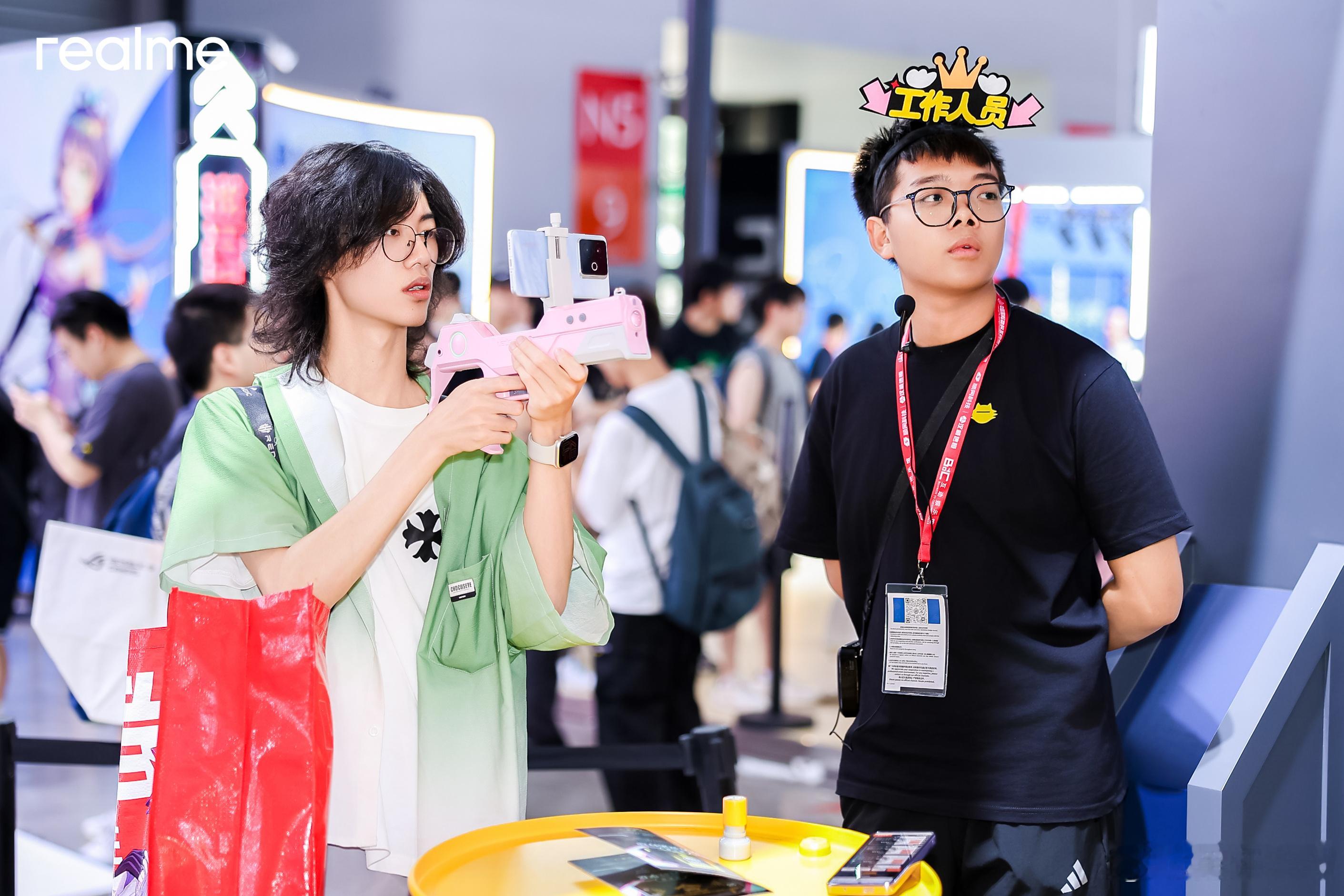 2025 ChinaJoy现已开幕！双擎旗舰真我GT7 Pro、真我可更换镜头概