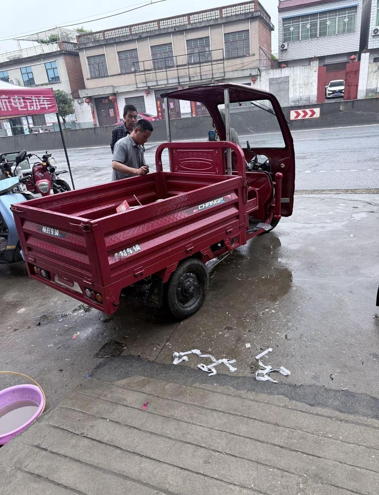 老天爷啊，请把雨下给隔壁湖北，湖南吧！要不远点的浙江，广东，海南吧！河南不需要了
