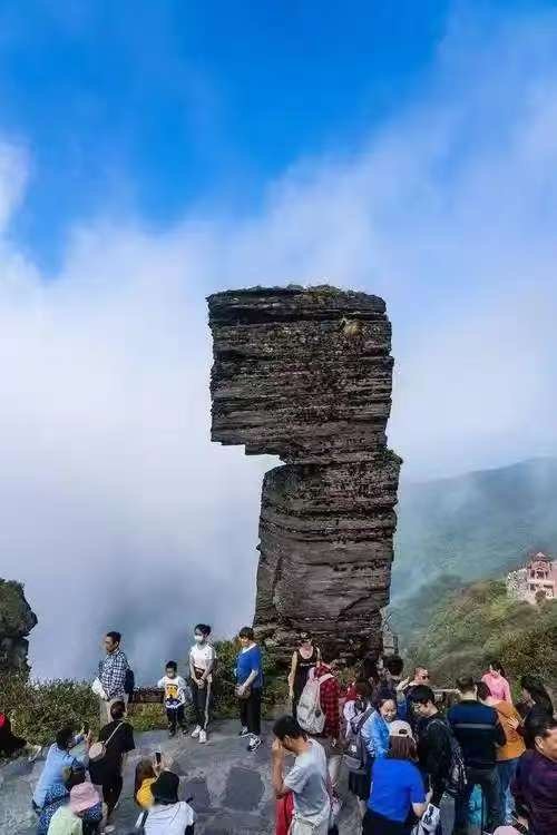 从活力赛场到精美绣品，贵州总能给人惊喜！曾火遍全国的贵州村超现状如何 ，依旧是众