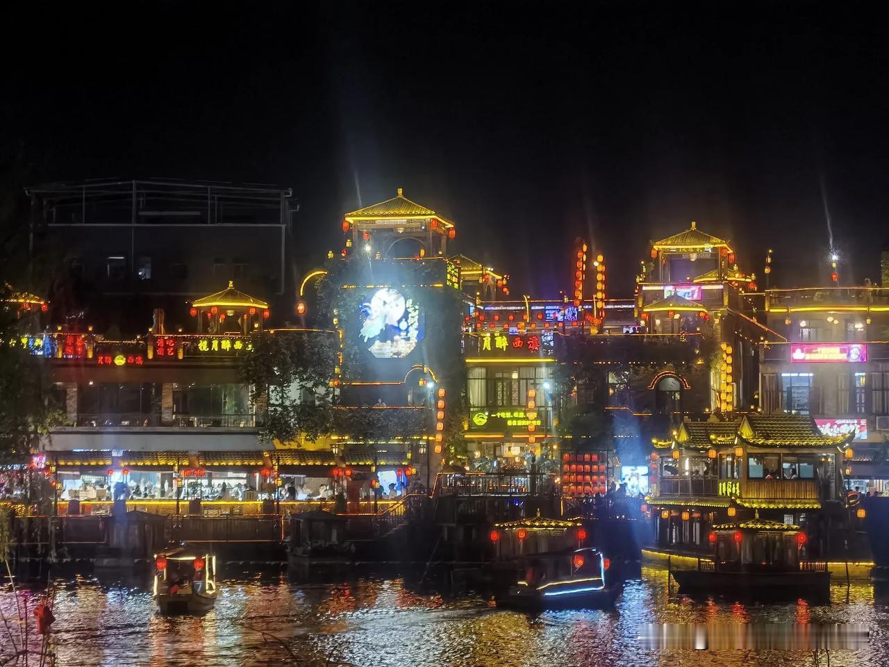 真是旅游的好去处，不仅好看好玩还免费，
岭南文化真是中国传统文化的集大成者，
如