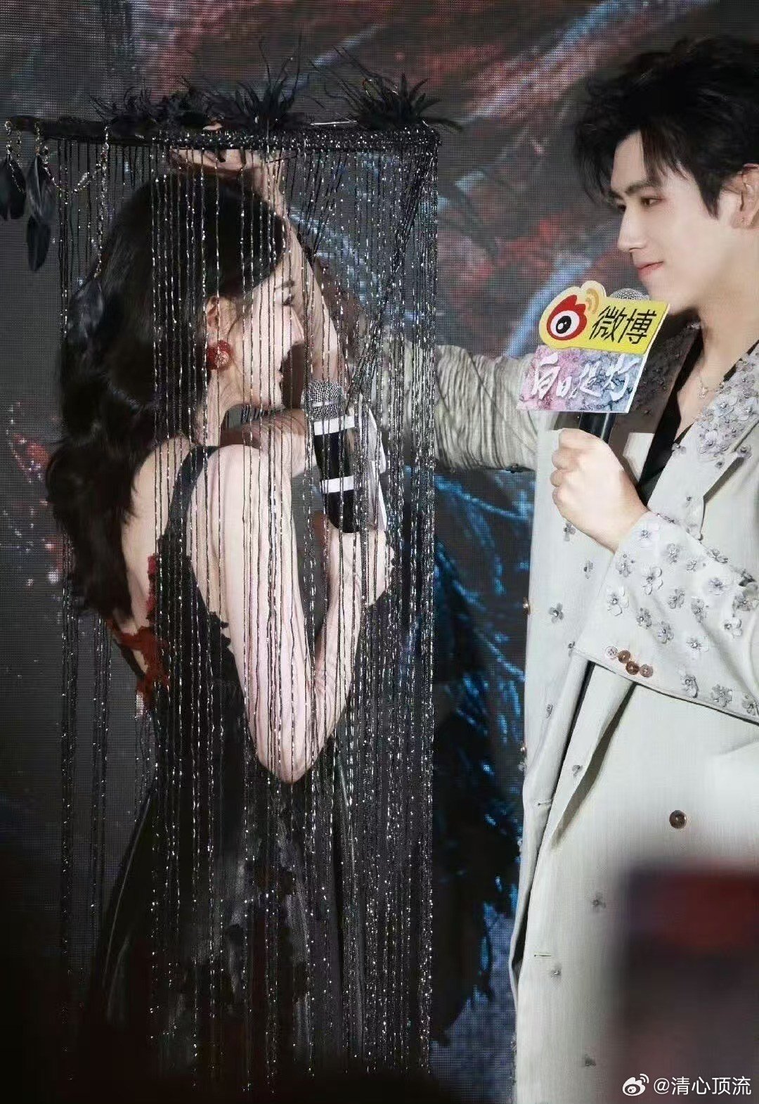 迪丽热巴我们有点暧昧了迪丽热巴回应女鬼一 迪丽热巴现场回应女鬼一这个话题真的太会