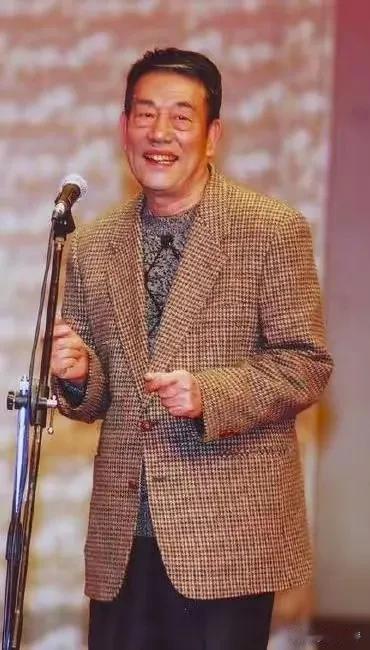杨少华死了，94岁！高寿啊！有什么好瞎扯淡的？很多人都在骂他的儿子不孝！说什么这