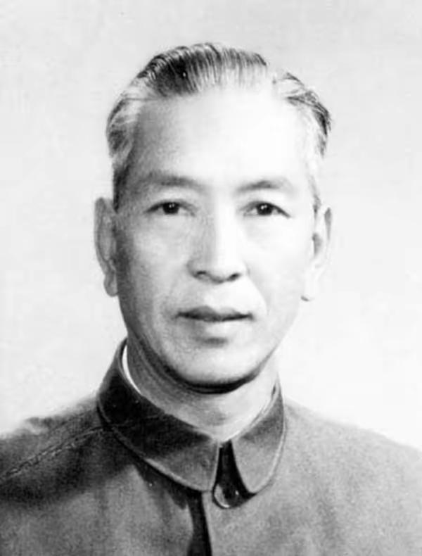 1950年，中国驻瑞典大使耿飚被瑞典军官轻视：“听说大使阁下是将军，不知您带过多