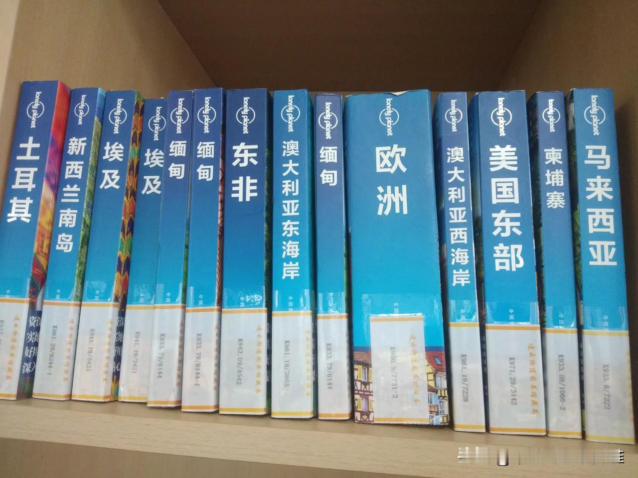 暂别繁纷复杂的尘世，忽然发现图书馆确实是难得的世外桃源。在这里可以陶冶情操，也可