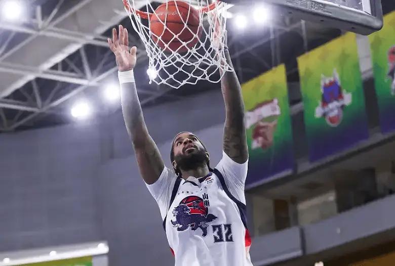 多方面消息显示克里斯要复出了，他会是山东的救星吗？四连败的山东即将跌出八强，看看