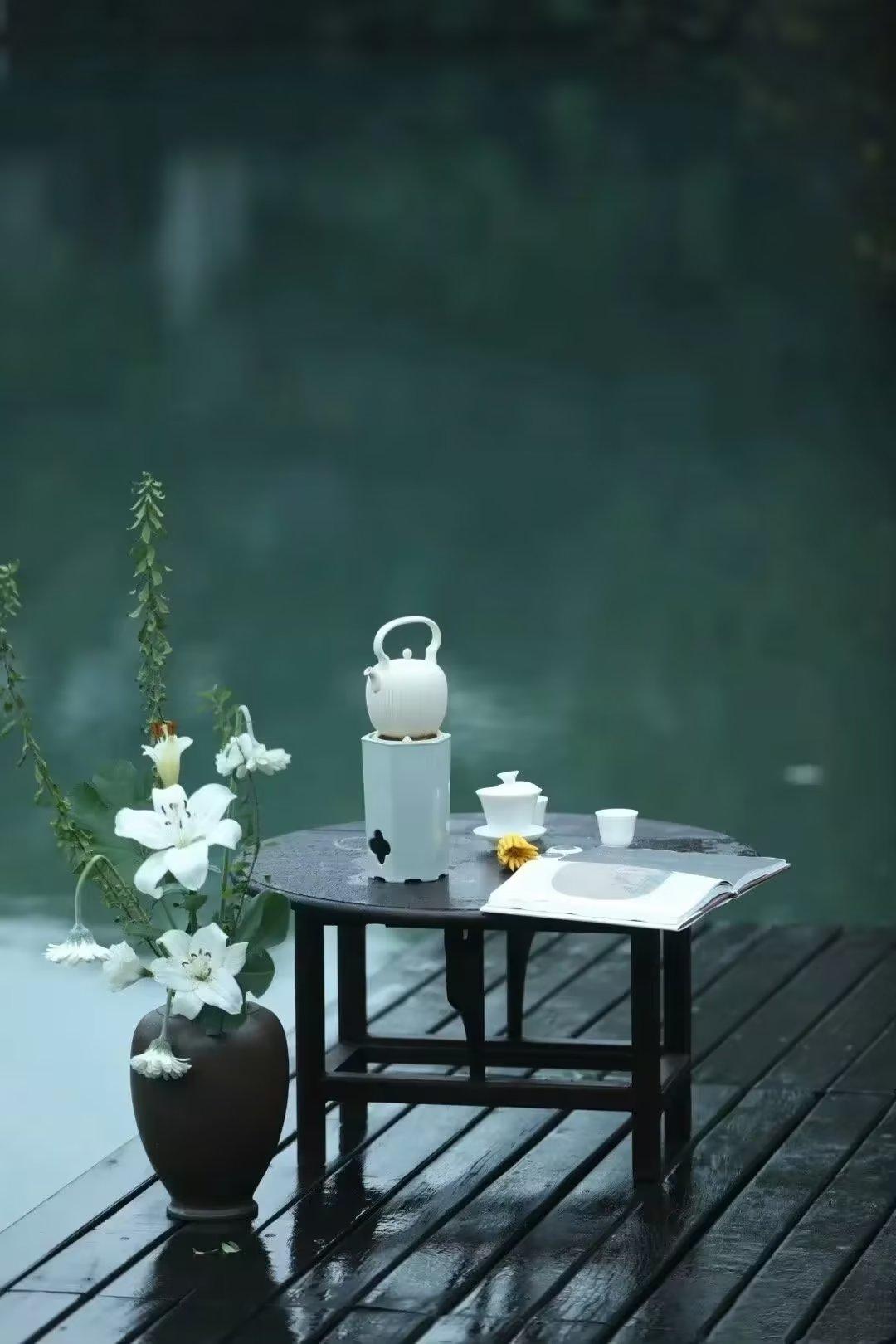 生活的美好，藏在那些温暖的瞬间里，细心去发现。
那些瞬间或许小到不值一提，却有着