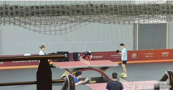 孙颖莎11比8叶伊恬恭喜孙颖莎首战告捷开门红！请队伍公平对待女队一号孙颖莎，主管