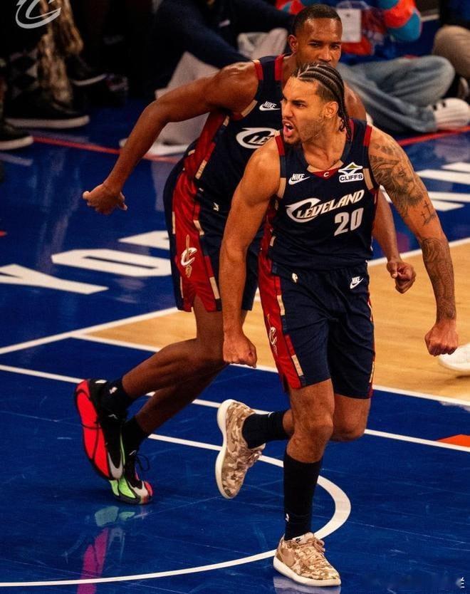 火箭半场掌控节奏，杜兰特单核驱动压制骑士——申京缺阵下的体系检验北京时间12月2