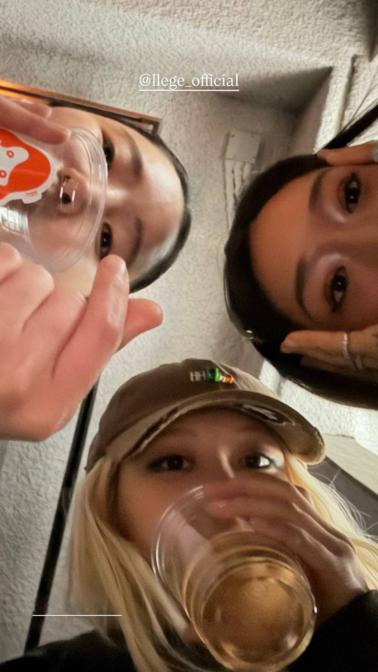 251030 peggygou_更新Rosé相关合照📸帅气可爱的🐕 ​​​