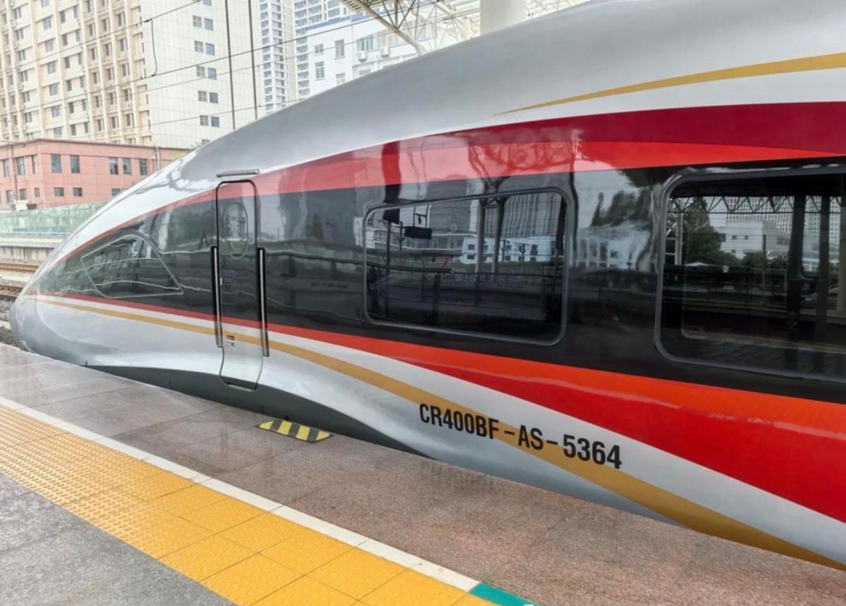 16节长编组智能提升型动车组配属信息，广铁集团青睐唐车，动局打包长客。
2025