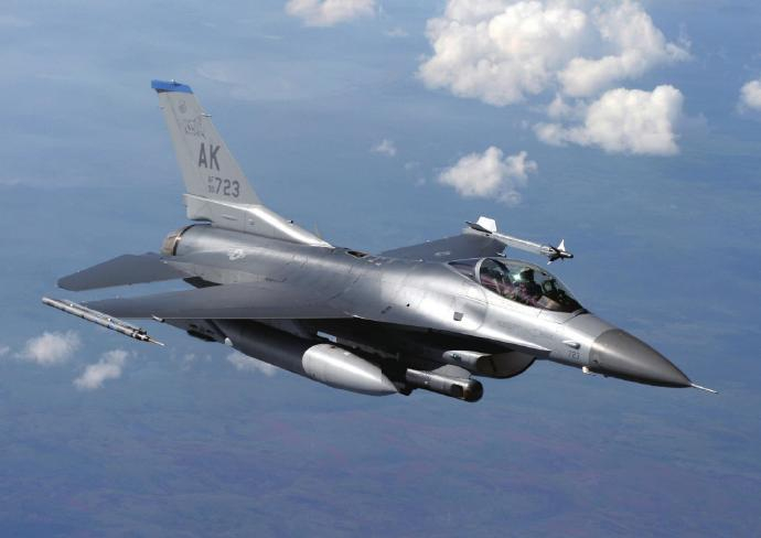 每天认识一件兵器  F-16“战隼”战斗机F-16“战隼”（Fighting F