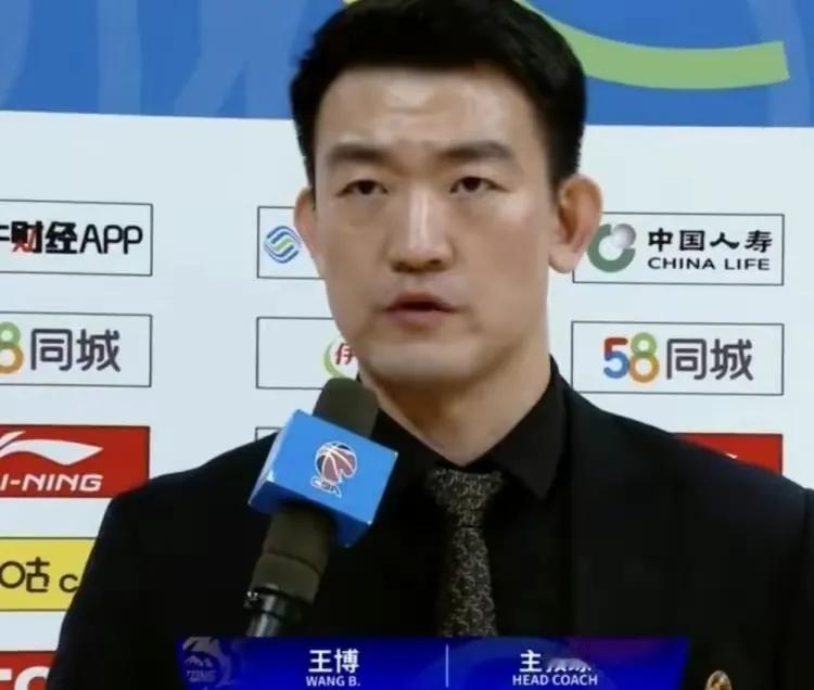 广厦战胜辽篮！王博点名表扬两名球员，不是赵岩昊，也不是孙铭徽。真不理解广厦队的段